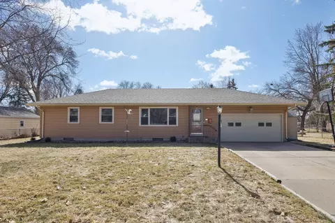 8101 Noid Dr, Brooklyn Park, MN 55428