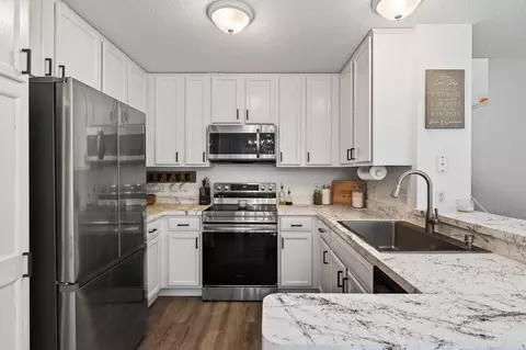 4905 Bluff Heights Trl SE, Prior Lake, MN 55372