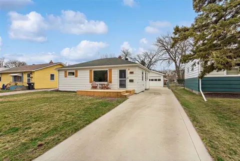 1510 15th St S, Fargo, ND 58103