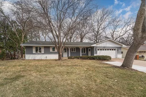 1463 Trollhagen Dr NE, Fridley, MN 55421