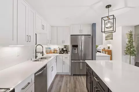 10401 Cedar Lake Rd #410, Minnetonka, MN 55305