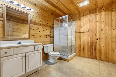 Bath - 610 Deschepper St, Marshall, MN 56258 photo 4 of 4