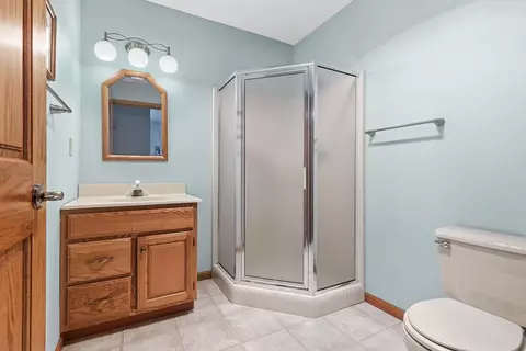 Bath - 610 Deschepper St, Marshall, MN 56258 photo 3 of 4