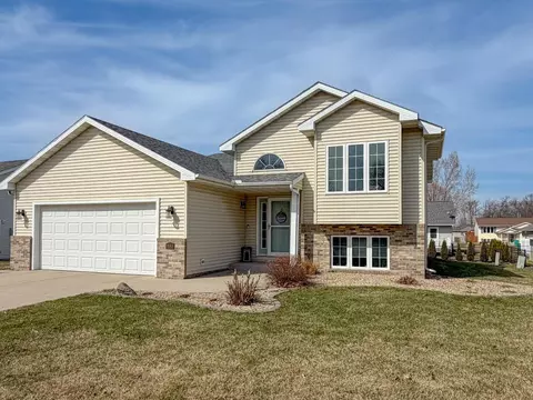 880 Myers Dr NE, Owatonna, MN 55060