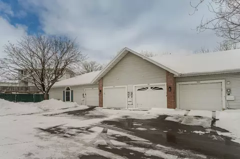 1935 Cabernet Ln NW, Rochester, MN 55901