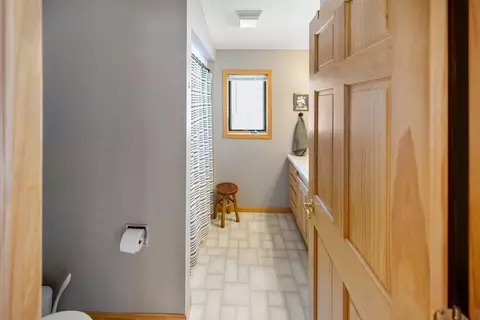 Bath - 5150 Lindahl Rd, Duluth, MN 55811 photo 3 of 4