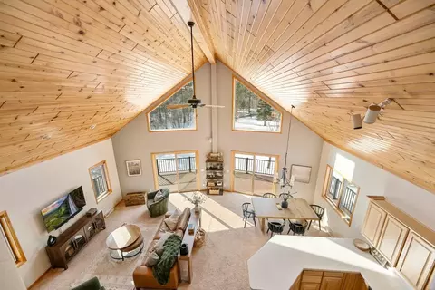 Entry Way - 5150 Lindahl Rd, Duluth, MN 55811 photo 1 of 2