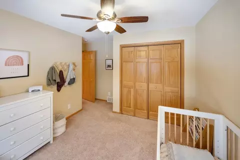 Bedroom - 5150 Lindahl Rd, Duluth, MN 55811 photo 6 of 6