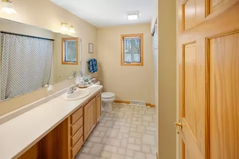 Bath - 5150 Lindahl Rd, Duluth, MN 55811 photo 1 of 4