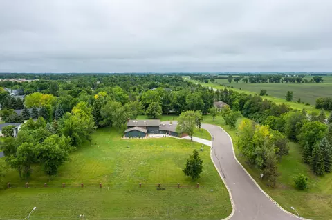1592 Edgewood Ct, Wahpeton, ND 58075