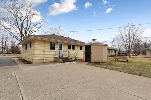 Exterior - 107 21st Ave NW, Faribault, MN 55021 photo 4 of 6