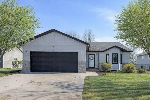 3912 7th St S, Moorhead, MN 56560