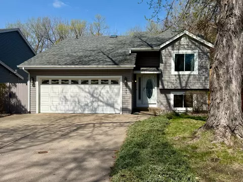 5545 Knoll Dr, Shoreview, MN 55126
