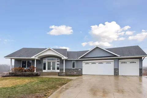 869 Yellowstone Trl, Waconia, MN 55387