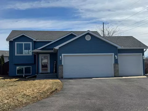 10 Juneau Ct, North Mankato, MN 56003
