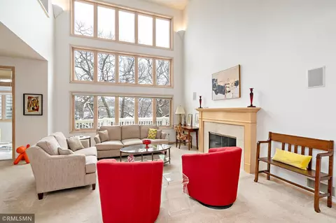 2073 Sherwood Ln, Hopkins, MN 55305