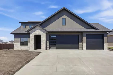 3296 Timber Creek Cir S, Fargo, ND 58104