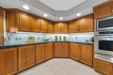 Kitchen - 24 Greenhaven Bay, Faribault, MN 55021 photo 5 of 9