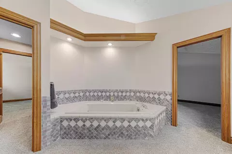 Bath - 24 Greenhaven Bay, Faribault, MN 55021 photo 7 of 8