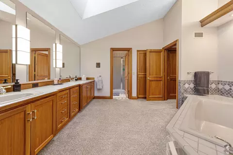 Bath - 24 Greenhaven Bay, Faribault, MN 55021 photo 3 of 8