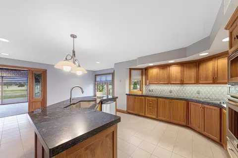 Kitchen - 24 Greenhaven Bay, Faribault, MN 55021 photo 2 of 9