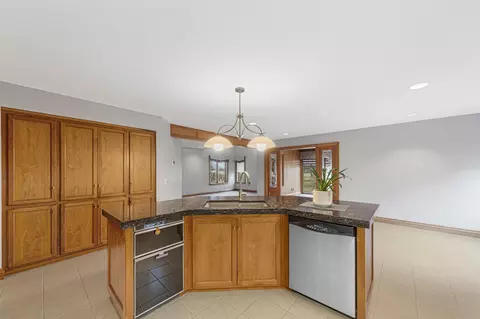 Kitchen - 24 Greenhaven Bay, Faribault, MN 55021 photo 4 of 9
