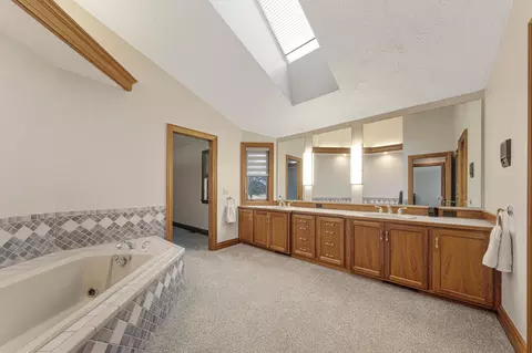 Bath - 24 Greenhaven Bay, Faribault, MN 55021 photo 6 of 8