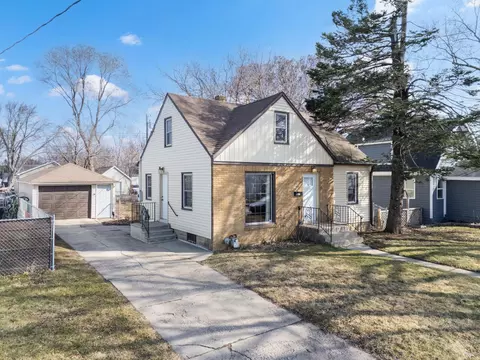 921 11th St SE, Rochester, MN 55904
