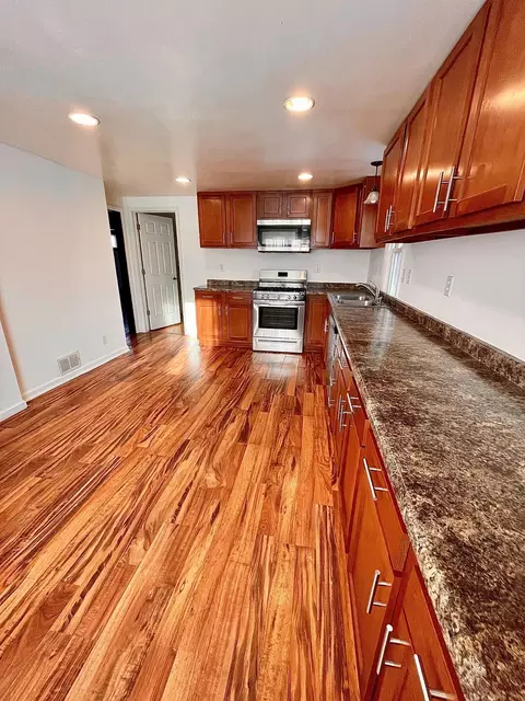 1283 Rice St, Saint Paul, MN 55117