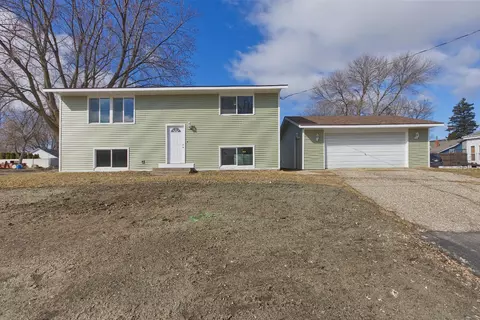 1105 11th Ave, Howard Lake, MN 55349