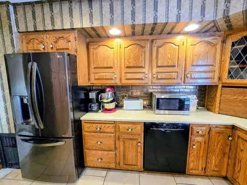 Kitchen - 910 3rd Ave SW, Pipestone, MN 56164 photo 3 of 8