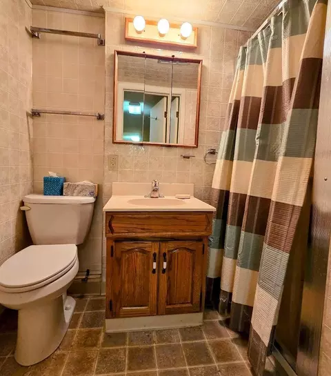 Bath - 910 3rd Ave SW, Pipestone, MN 56164 photo 5 of 5