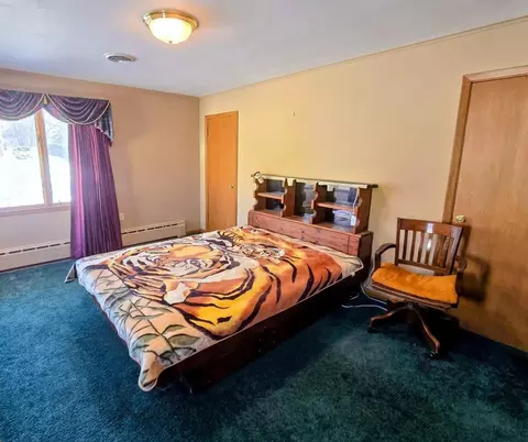 Bedroom - 910 3rd Ave SW, Pipestone, MN 56164 photo 2 of 9