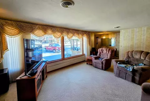 Living - 910 3rd Ave SW, Pipestone, MN 56164 photo 1 of 4