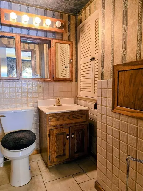 Bath - 910 3rd Ave SW, Pipestone, MN 56164 photo 1 of 5