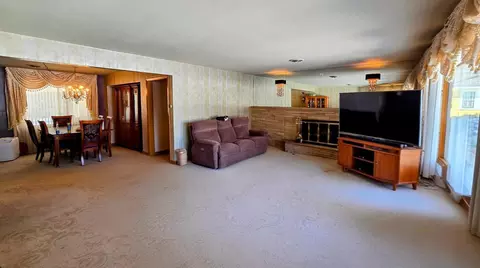 Living - 910 3rd Ave SW, Pipestone, MN 56164 photo 3 of 4