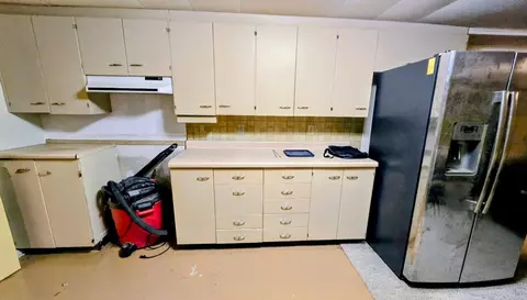 Kitchen - 910 3rd Ave SW, Pipestone, MN 56164 photo 8 of 8