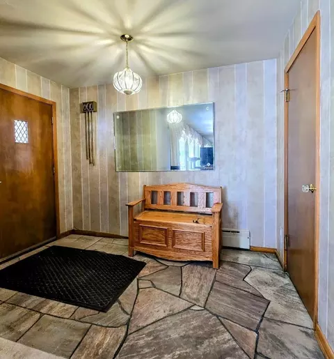 Entry Way - 910 3rd Ave SW, Pipestone, MN 56164 photo 1 of 3