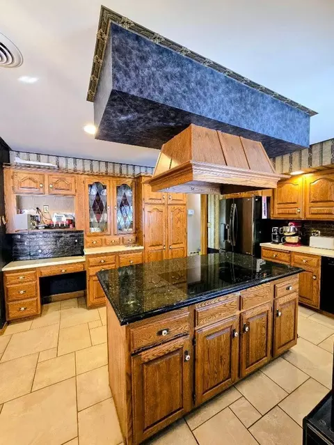 Kitchen - 910 3rd Ave SW, Pipestone, MN 56164 photo 4 of 8