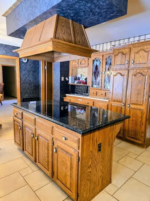 Kitchen - 910 3rd Ave SW, Pipestone, MN 56164 photo 5 of 8
