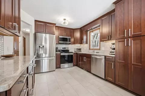 1955 Timber Wolf Trl S, Eagan, MN 55122