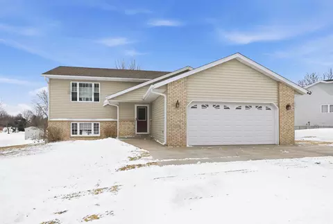 329 Golfview Dr, Albany, MN 56307