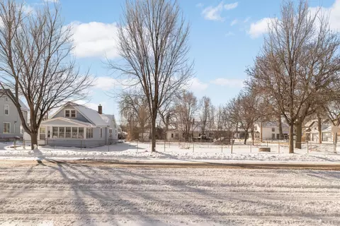 16 Sycamore St E, Saint Paul, MN 55117