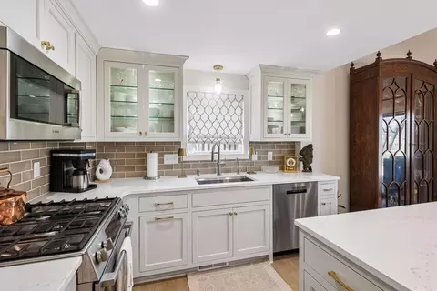 17870 Tioga Trl, Wayzata, MN 55391