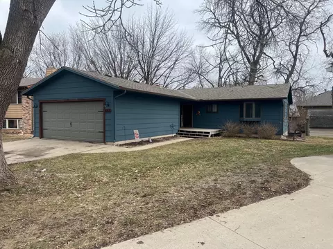 445 NE Rose Ln NE, Hutchinson, MN 55350