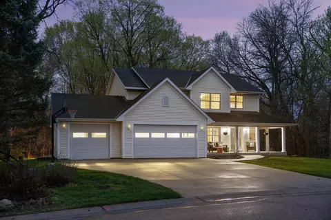 8469 Woodland Curv, Saint Bonifacius, MN 55375