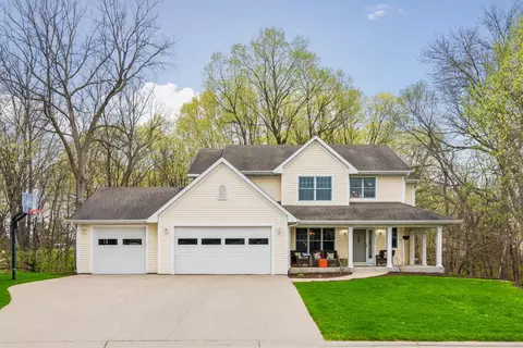 8469 Woodland Curv, Saint Bonifacius, MN 55375