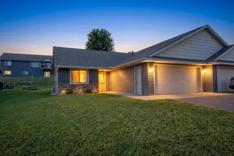 957 Fairchild Dr, River Falls, WI 54022