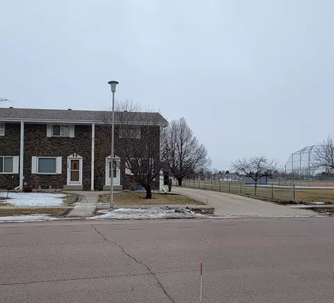 1566 27th Ave S, Fargo, ND 58103