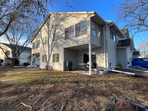 3721 Gershwin Ln N, Oakdale, MN 55128
